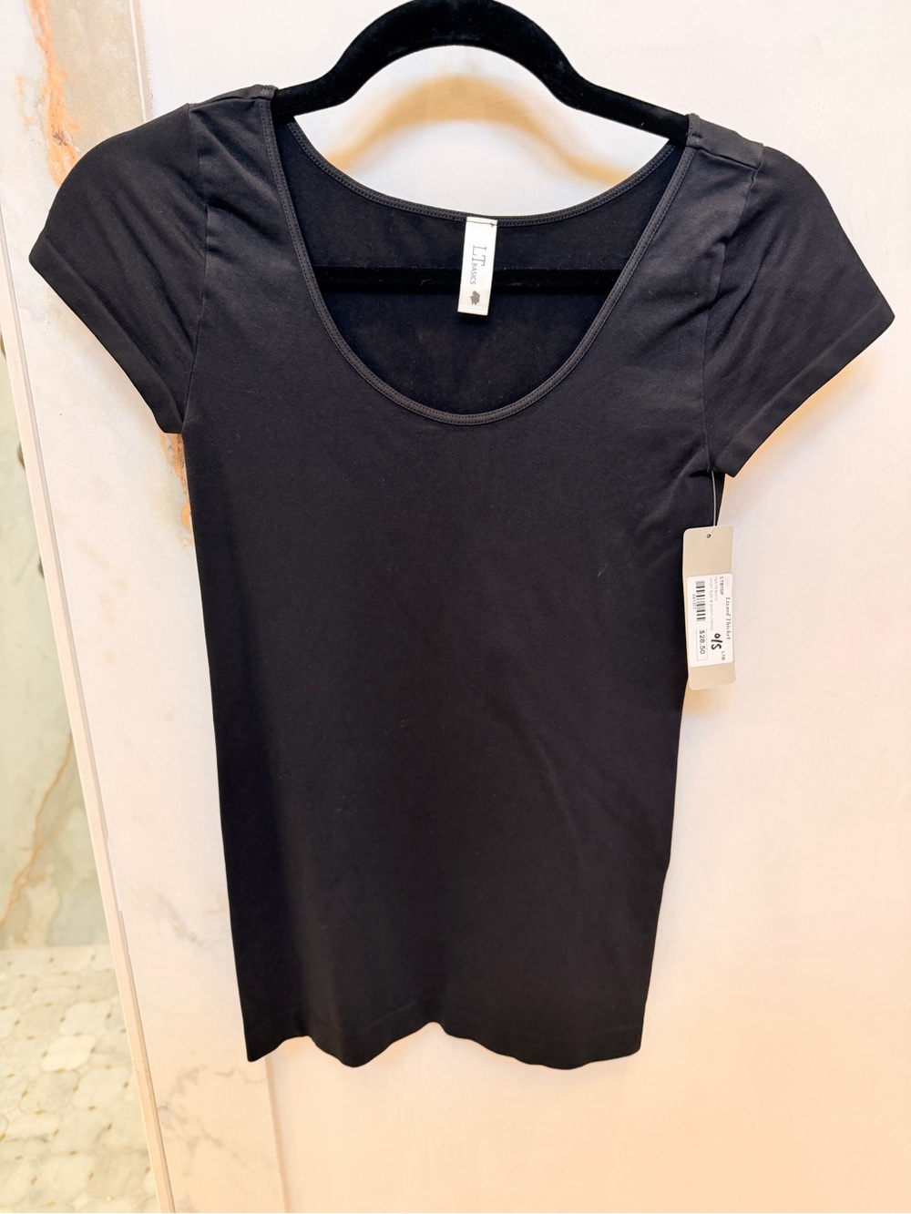 Lizard Thicket Black Scoop Neck Short Sleeve Top